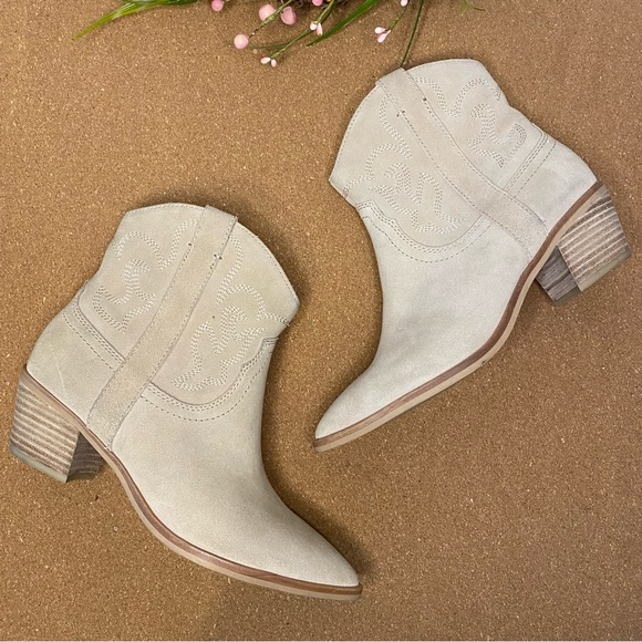 Dolce Vita Solow Western Booties Size 7.5 Beige Dune Suede - Picture 2 of 14